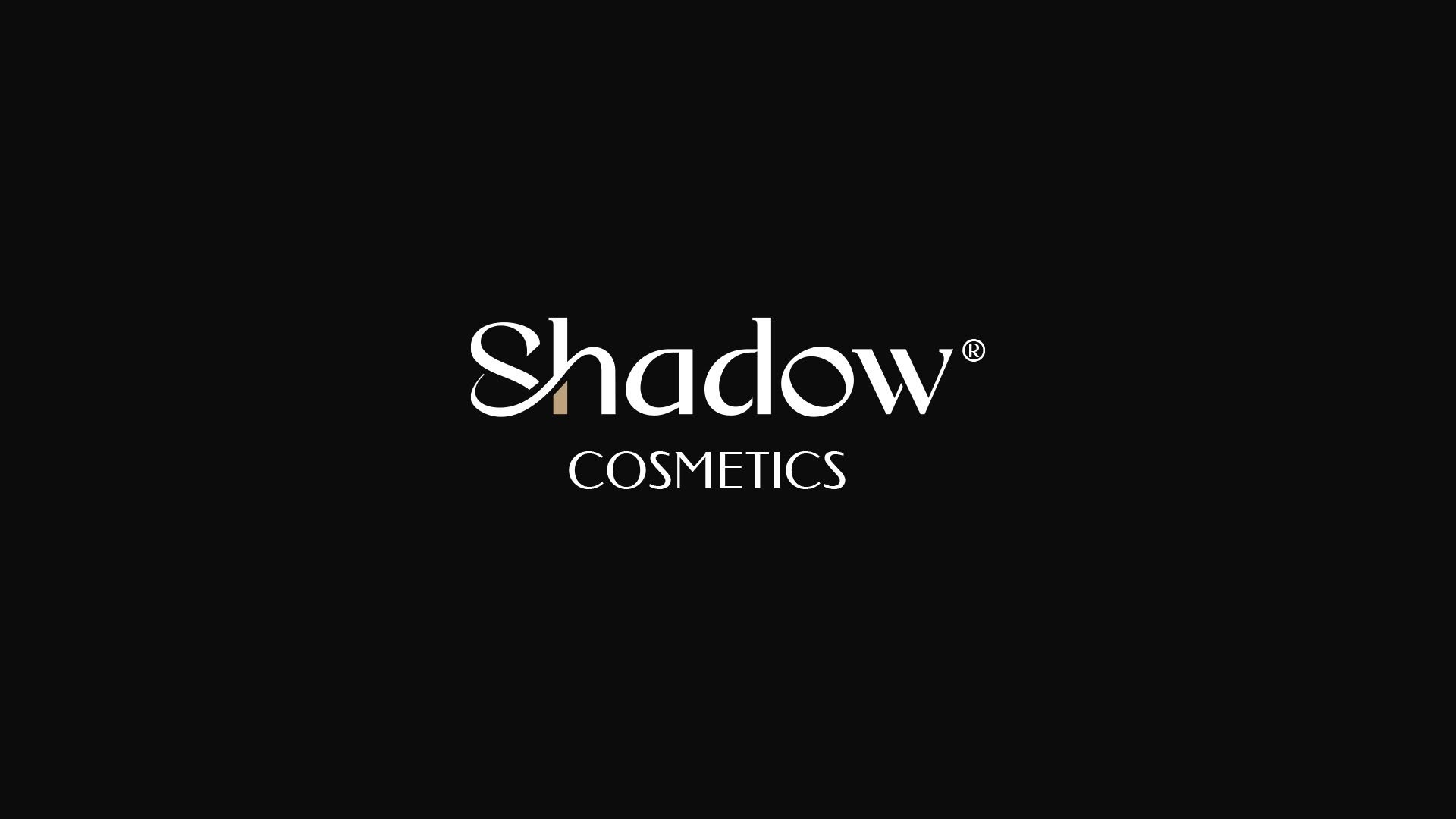 شعار Shadow Cosmetics على خلفية سوداء